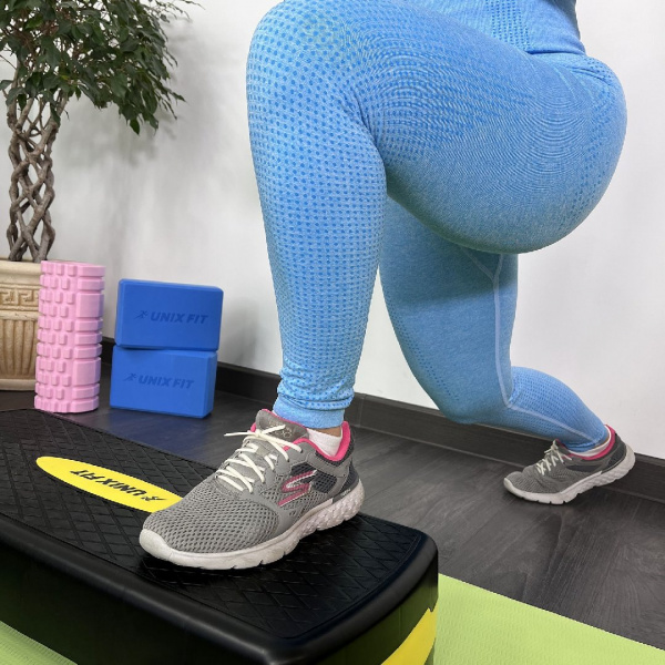 Степ-платформа Unix Fit для фитнеса 3 уровня, 80 см, желтый от магазина Perfect Trainers